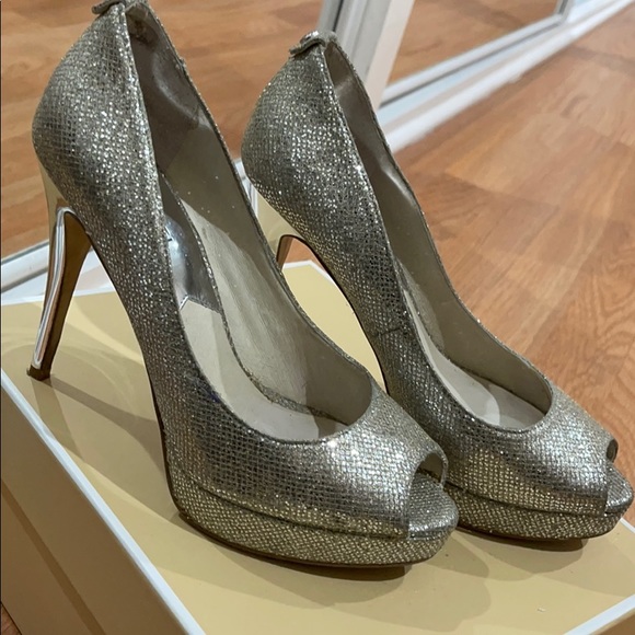 Michael kors shoes - Picture 3 of 4